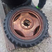 2 ruote strette con cerchio 4.50 r19 image thumbnail