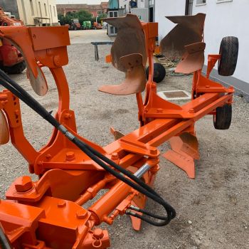 ARATRO TRIVOMERE BALZANI  webp s