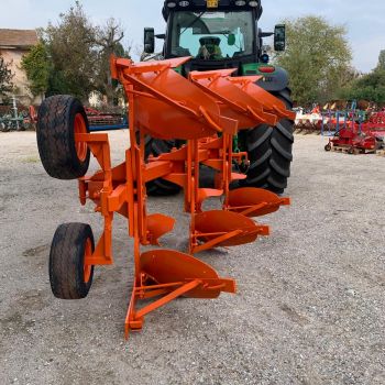 ARATRO TRIVOMERE BALZANI  webp s