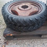 2 ruote strette con cerchio 4.50 r19 image thumbnail