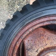 2 ruote strette con cerchio 4.50 r19 image thumbnail