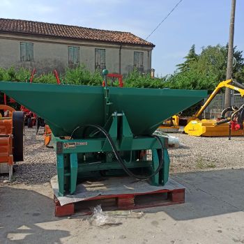 Kuhn fertilizer spreader mod.mds701 webp s