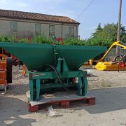 Kuhn fertilizer spreader mod.mds701 image thumbnail